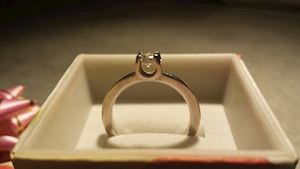 Zásnubní prsten, bílé zlato 14 ct, hmotnost 2 g, 1x briliant 3,5 mm