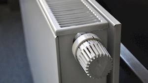 Kde sušíte prádlo v zimních měsících? Pozor na sušení na radiátoru!