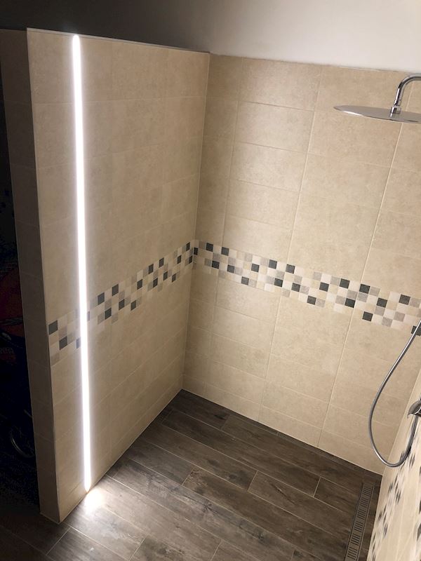 Designové osvětlení sprchového koutu