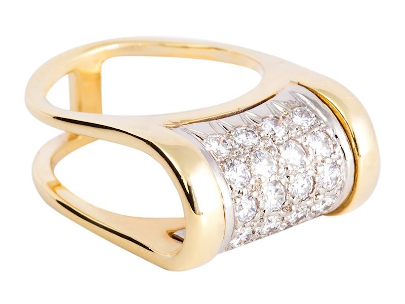 Designový zlatý prstýnek s diamanty.